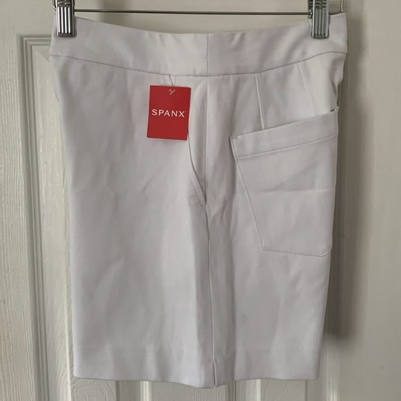 SPANX White Bermuda Shorts Comfortable Minimalist Design - Picture 4 of 9
